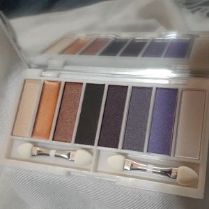 R.E.I.G.N SMOKEY EYES SHADOW PALETTE